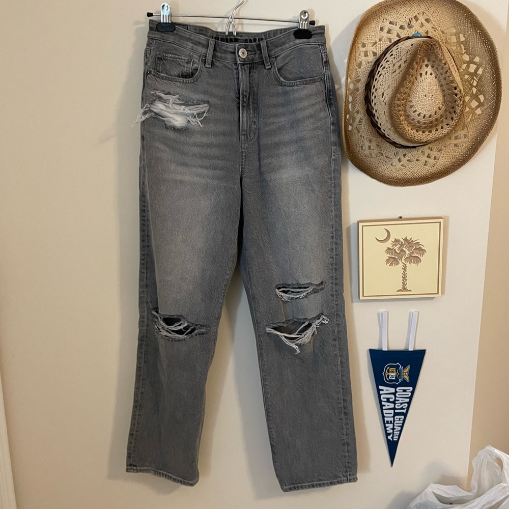 NWOT American Eagle Gray Distressed  highest rise ‘90s boyfriend size 6
